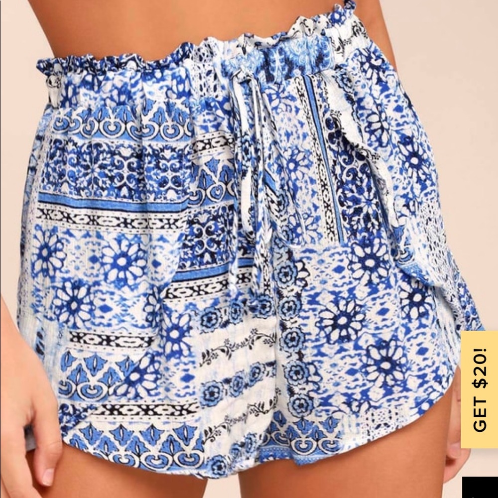 Lulus Still Life Blue print shorts